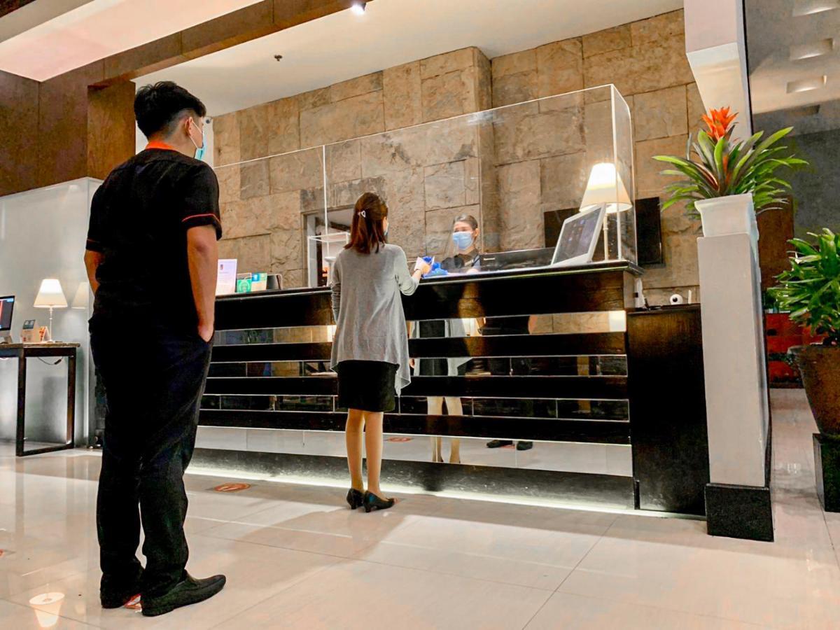 The B Hotel Alabang Muntinlupa City Exterior foto
